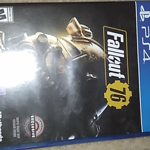 Lebron witness 4 shoes, clothing, and 3 ps4 games - Picture 4 of 12